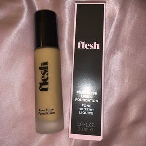 🆕 Flesh Pure Flesh Liquid Foundation in 22 Cookie